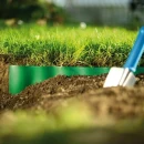 Thumbnail 2 of Ограничителна лента за трева - тъмно зелена 20см.х9м.к